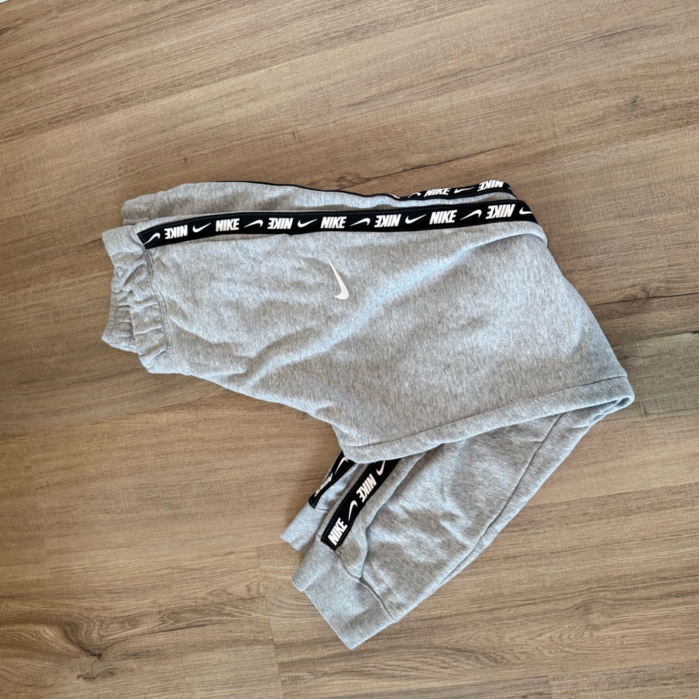 Nike Gray Jogger Sweatpants with Side Stripes
